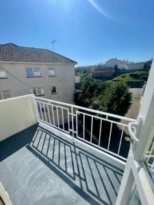 bedsit newly renovated with parking, St Helier, queen road