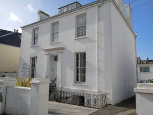 Bedsit located in St Helier.