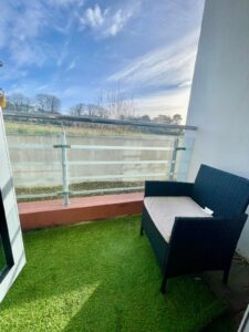 2 bedroom flat with x2 parking